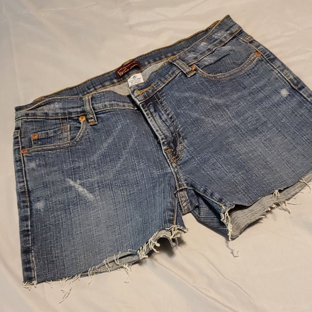 Cut off jeans